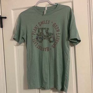 T-shirt 99% cotton 1% polyester perfect condition barely worn size large